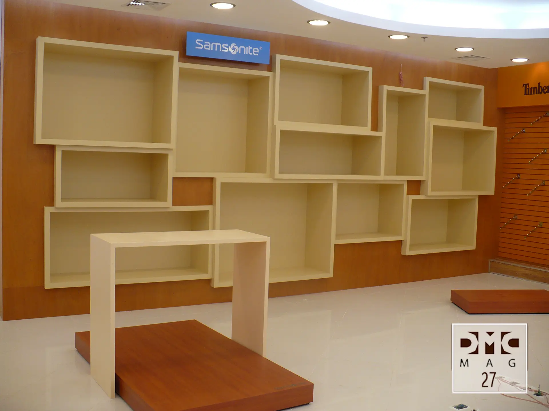 Exhibidor de madera